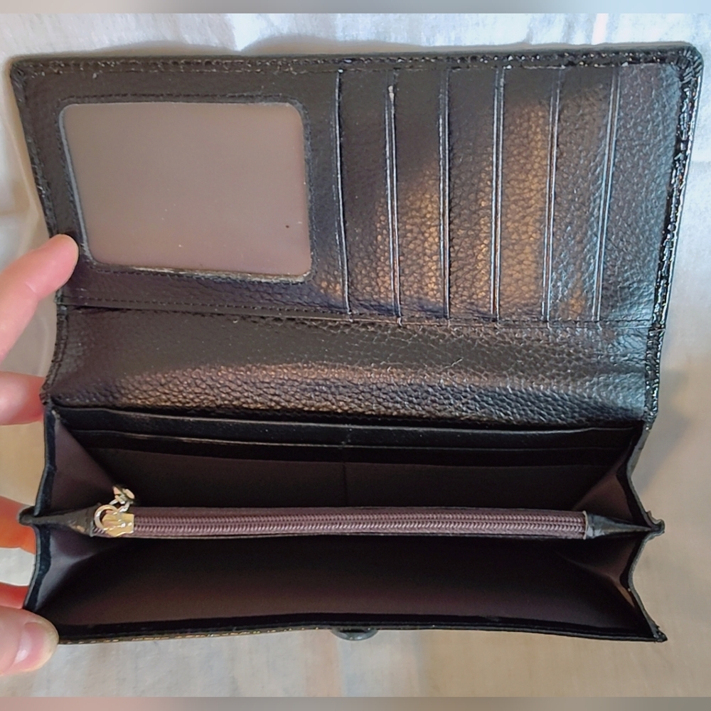 🩷$5 |  Elegant Black Crocodile Embossed Wallet – Pristine Condition - Picture 5 of 8
